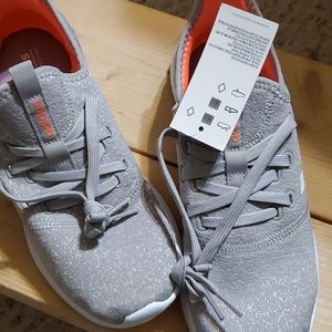 Size 9 added as cloud format women's shoes